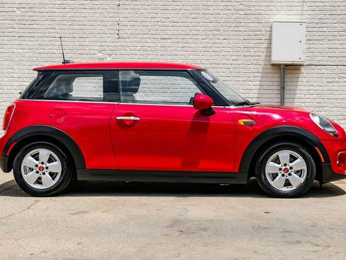 Used 2019 MINI Cooper 2-Door Hardtop FWD image 6