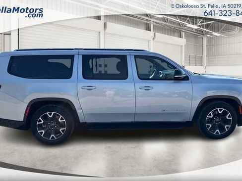 Used 2024 Jeep Wagoneer L Series III w/ Flexible Seating Group AWD/4WD image 2