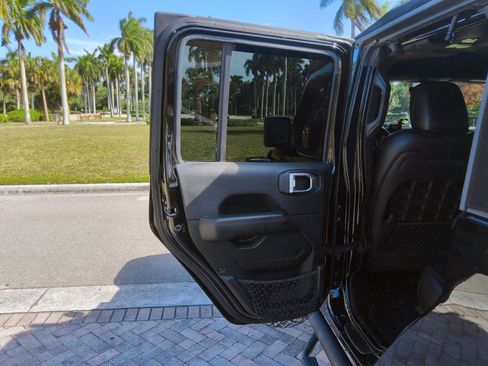 Used 2020 Jeep Gladiator Rubicon AWD/4WD image 29