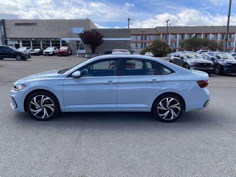 Certified 2025 Volkswagen Jetta SEL FWD image 41