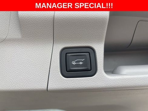 Used 2023 GMC Acadia SLE w/ Driver Convenience Package FWD image 14