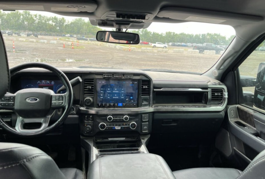 Used 2024 Ford F250 Lariat w/ Lariat Ultimate Package AWD/4WD image 9