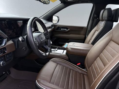 Used 2025 GMC Yukon XL Denali Ultimate w/ LPO, Floor Liner Package image 11