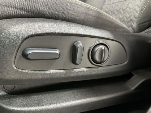 Used 2024 Chevrolet Equinox LT image 16