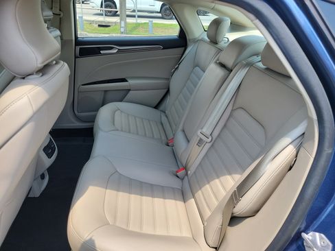 Used 2018 Ford Fusion SE w/ Fusion SE Technology Package FWD image 15