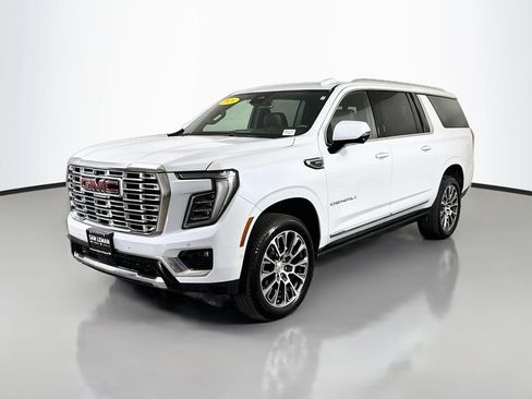 Used 2026 GMC Yukon XL Denali w/ Sun & Power Step Package AWD/4WD image 3