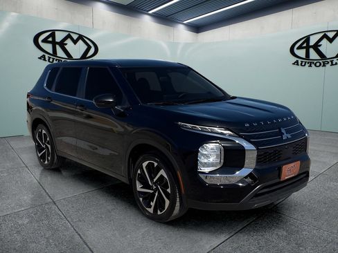 Used 2022 Mitsubishi Outlander ES FWD image 1