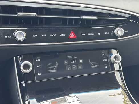 Certified 2026 Genesis GV70 2.5T AWD/4WD image 28