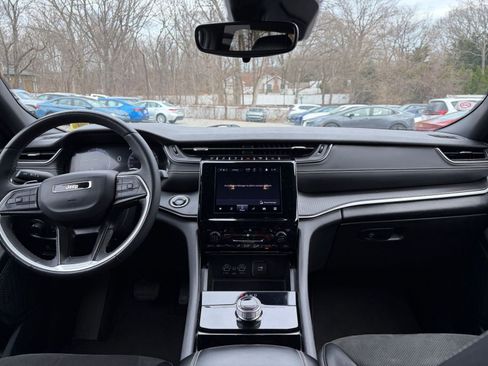 Used 2023 Jeep Grand Cherokee L Laredo image 35