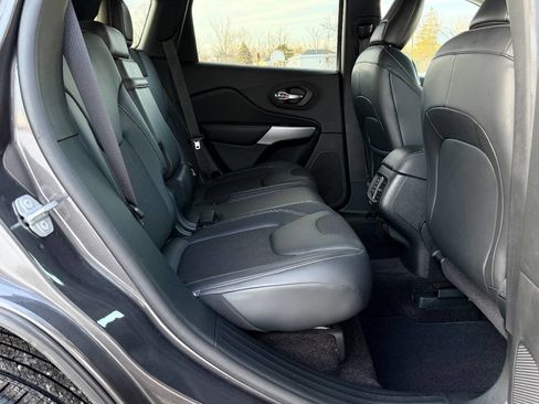 Used 2018 Jeep Cherokee Latitude Plus image 40