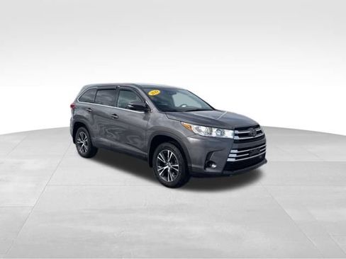 Used 2019 Toyota Highlander LE image 7