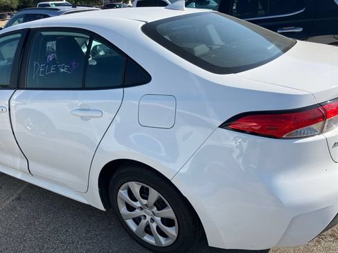 Used 2024 Toyota Corolla LE FWD image 5