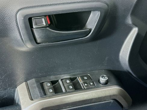 Used 2018 Toyota Tacoma SR5 image 15