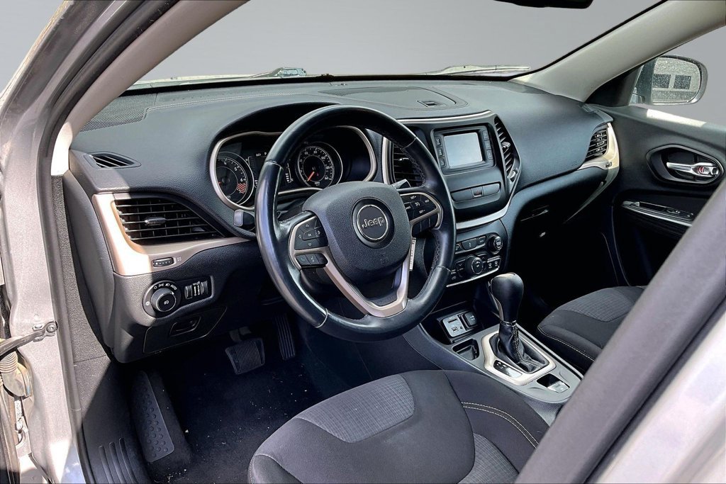 Used 2015 Jeep Cherokee Latitude FWD image 4