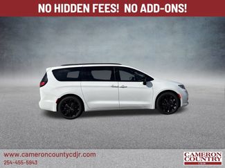 New 2026 Chrysler Pacifica Select w/ S Appearance Package FWD video 2