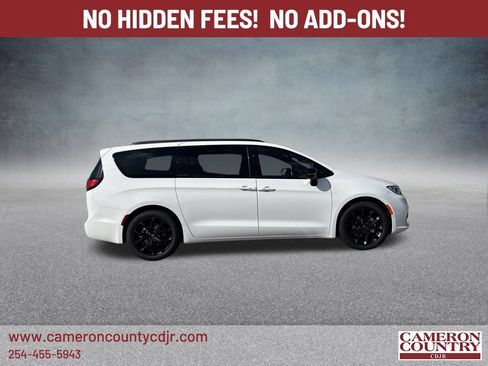 New 2026 Chrysler Pacifica Select w/ S Appearance Package FWD image 2