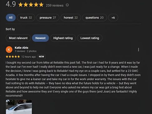 Used 2024 Chrysler Pacifica Touring-L image 2