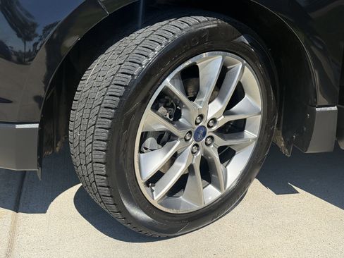 Used 2018 Ford Edge Titanium w/ Equipment Group 301A FWD image 20