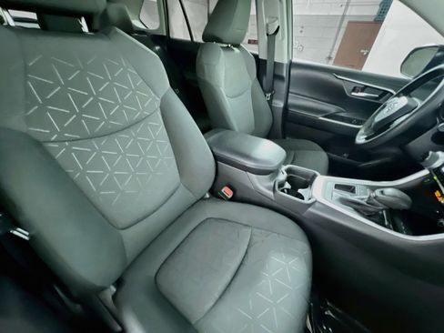 Used 2021 Toyota RAV4 XLE FWD image 31