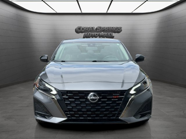 Used 2023 Nissan Altima 2.5 SR FWD image 2