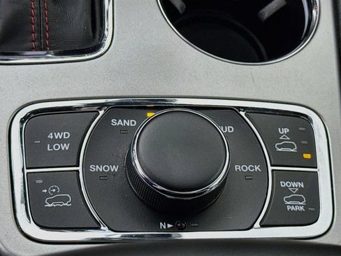 Used 2020 Jeep Grand Cherokee Trailhawk w/ Trailhawk Luxury Group AWD/4WD image 13