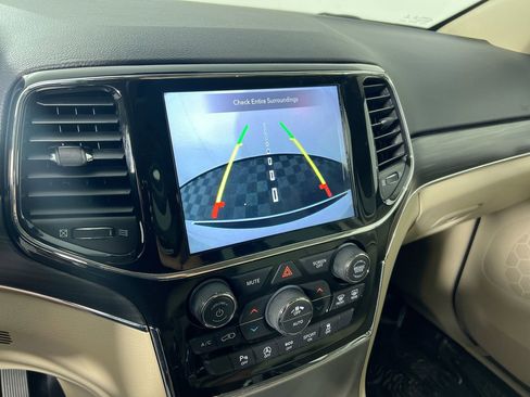 Used 2020 Jeep Grand Cherokee Limited image 28