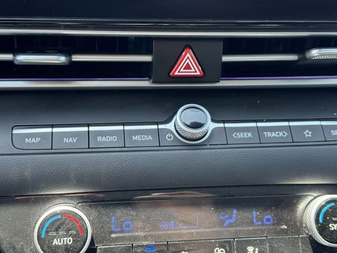 Used 2024 Hyundai Elantra SEL FWD image 20