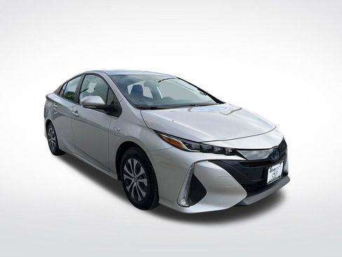Used 2021 Toyota Prius Prime LE FWD image 3