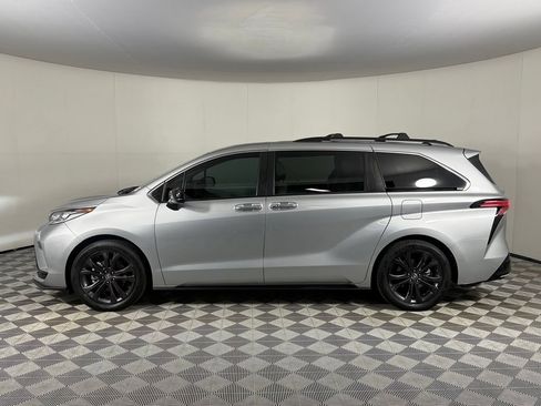 Used 2022 Toyota Sienna XSE w/ XSE Plus Package FWD image 10