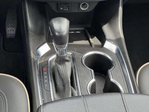 Used 2022 Chevrolet Traverse Premier AWD/4WD image 28