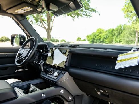 New 2026 Land Rover Defender 130 X-Dynamic SE AWD/4WD image 16