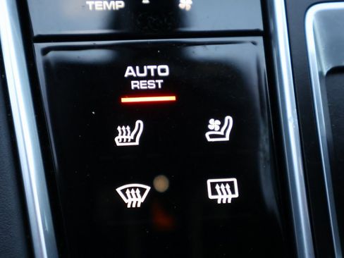 Used 2022 Porsche Panamera 4 Platinum Edition w/ Assistance Package image 26