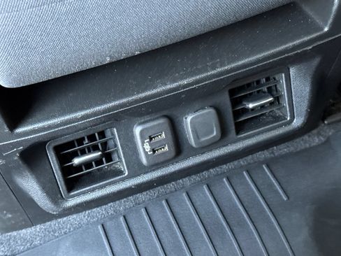 Used 2021 Chevrolet Silverado 1500 LT RWD image 13