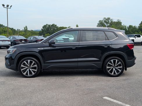 Used 2024 Volkswagen Taos SE FWD image 6