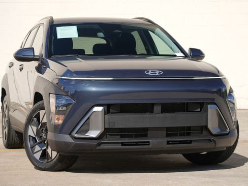 Used 2024 Hyundai Kona SEL FWD image 2