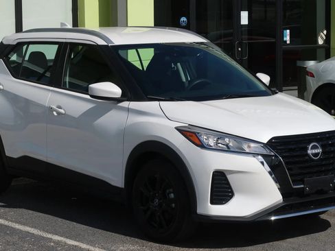 Used 2023 Nissan Kicks SV FWD image 5