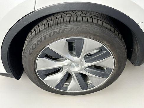 Used 2021 Tesla Model Y Long Range AWD/4WD image 11