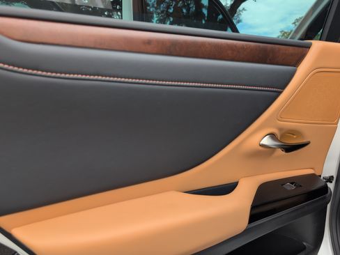 Certified 2025 Lexus ES 350 w/ Premium Package FWD image 8
