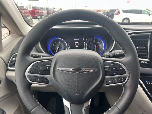 Used 2024 Chrysler Pacifica Touring-L FWD image 29