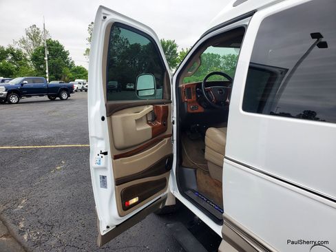 Used 2021 GMC Savana 2500 RWD image 36