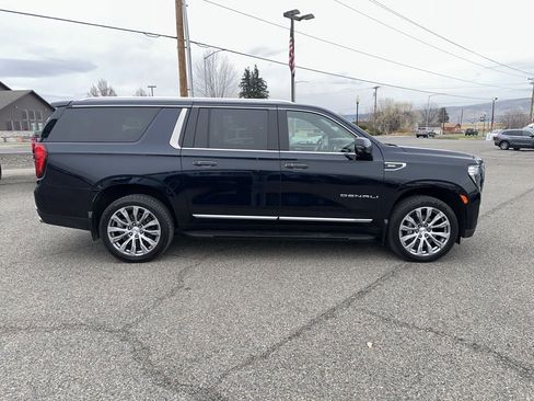Used 2022 GMC Yukon XL Denali image 2