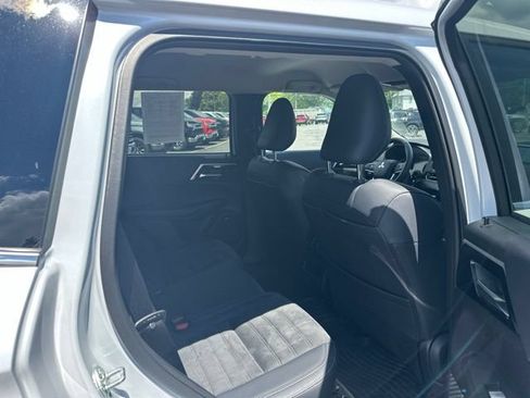 Used 2025 Mitsubishi Outlander SE AWD/4WD image 17