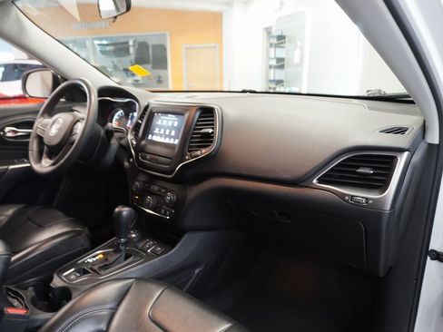 Used 2020 Jeep Cherokee Latitude Plus image 33