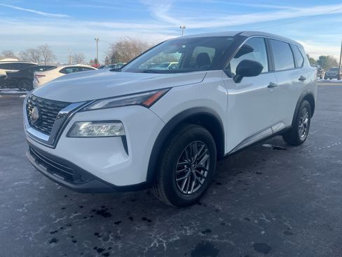 Used 2023 Nissan Rogue S image 7