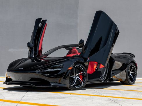 Used 2024 McLaren 750S Spider image 3