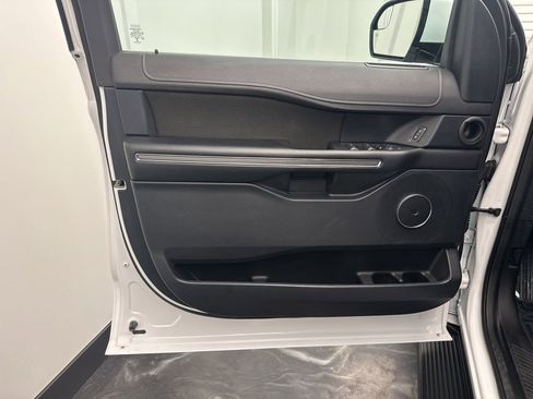 Used 2019 Ford Expedition XLT image 18