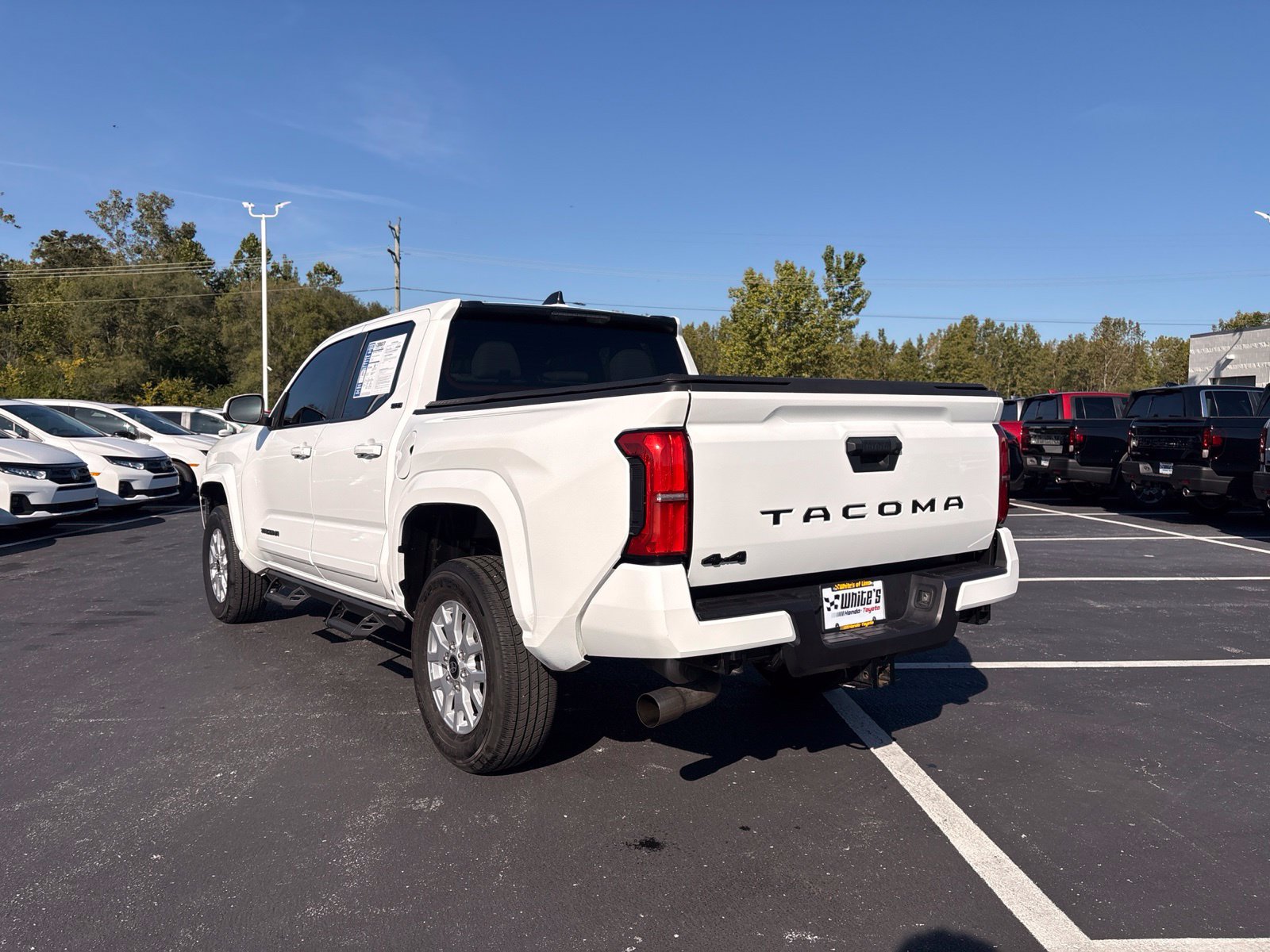 Used 2025 Toyota Tacoma SR5 AWD/4WD image 4