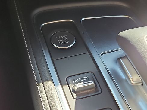 Used 2023 INFINITI QX60 Luxe w/ Performance Audio Package image 23