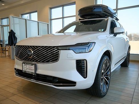 New 2026 Volvo XC90 B5 Plus image 2