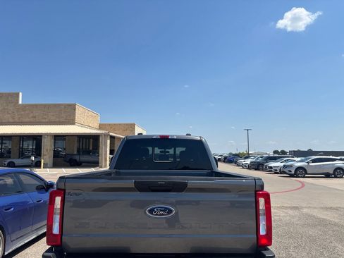 Used 2024 Ford F250 XLT w/ FX4 Off-Road Package AWD/4WD image 5